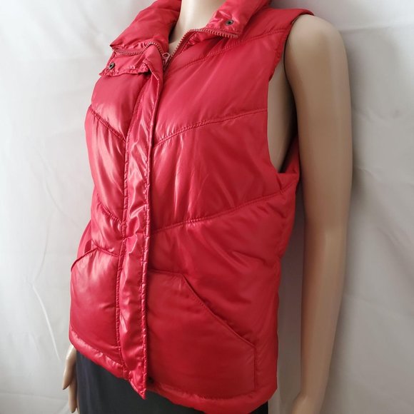 Old Navy Women’s Red Quilted Frost-Free Sleeveless Winter Puffer Vest Red Small - Picture 6 of 16